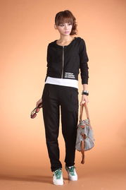 供應韓版瑞麗風格服飾與日用百貨，滿足多樣化生活需求